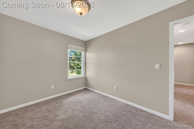 2824 Roundtree Drive, Troy, MI 48083