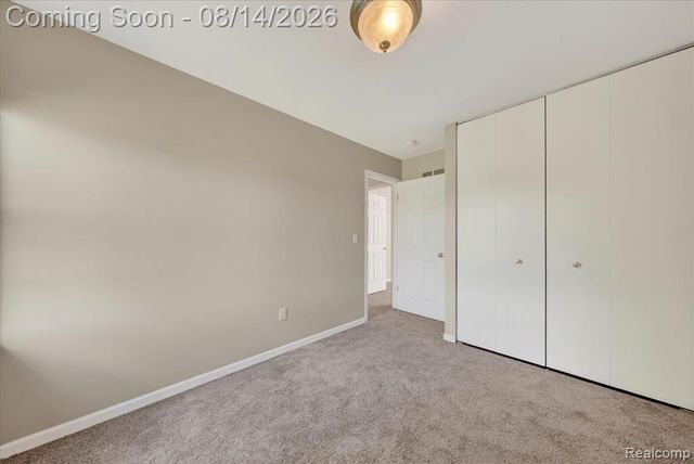 2824 Roundtree Drive, Troy, MI 48083