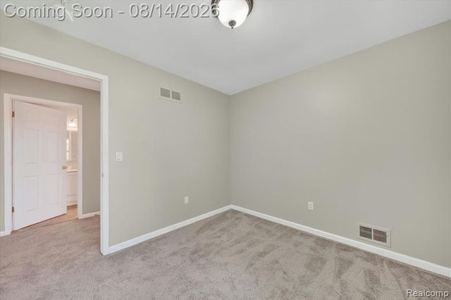 2824 Roundtree Drive, Troy, MI 48083