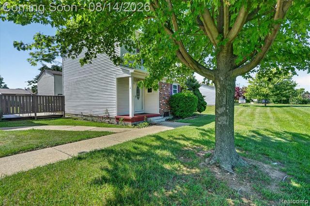 2824 Roundtree Drive, Troy, MI 48083