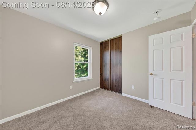 2824 Roundtree Drive, Troy, MI 48083