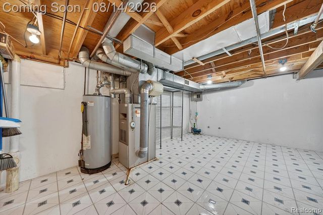 2824 Roundtree Drive, Troy, MI 48083