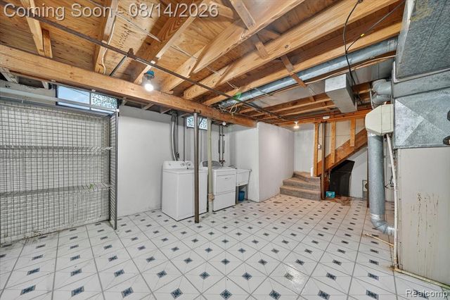 2824 Roundtree Drive, Troy, MI 48083