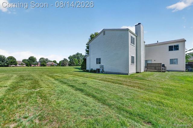 2824 Roundtree Drive, Troy, MI 48083