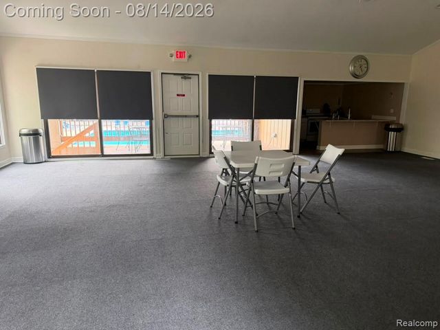 2824 Roundtree Drive, Troy, MI 48083