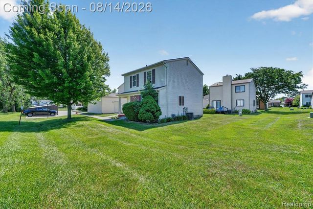 2824 Roundtree Drive, Troy, MI 48083