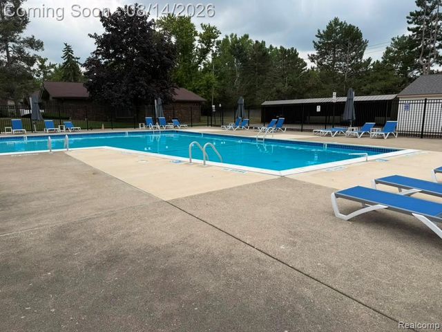 2824 Roundtree Drive, Troy, MI 48083