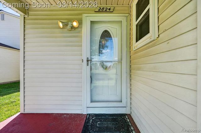 2824 Roundtree Drive, Troy, MI 48083