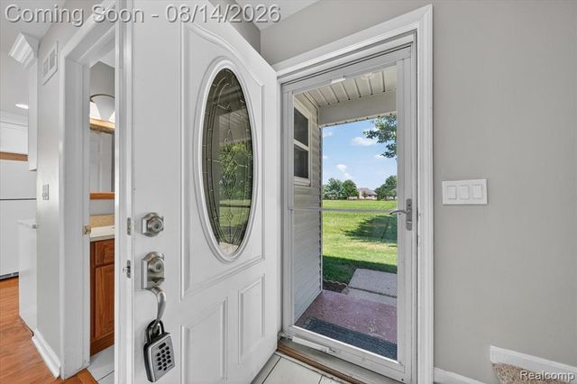 2824 Roundtree Drive, Troy, MI 48083