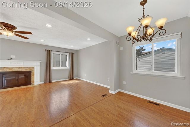 2824 Roundtree Drive, Troy, MI 48083