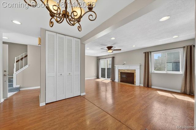 2824 Roundtree Drive, Troy, MI 48083