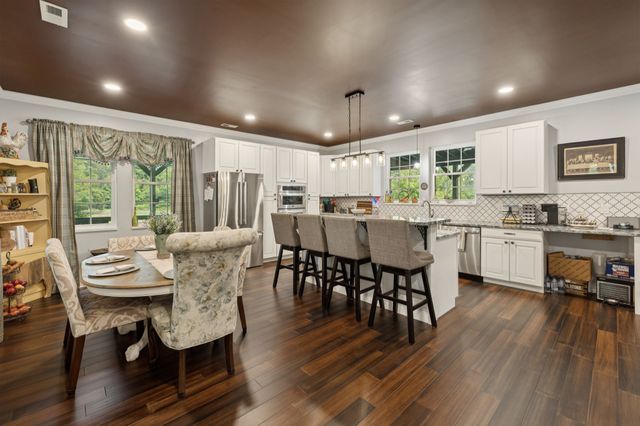 2658 Sycamore Valley Rd, Pleasant Shade, TN 37145