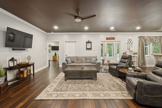 2658 Sycamore Valley Rd, Pleasant Shade, TN 37145