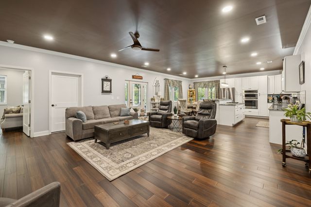 2658 Sycamore Valley Rd, Pleasant Shade, TN 37145