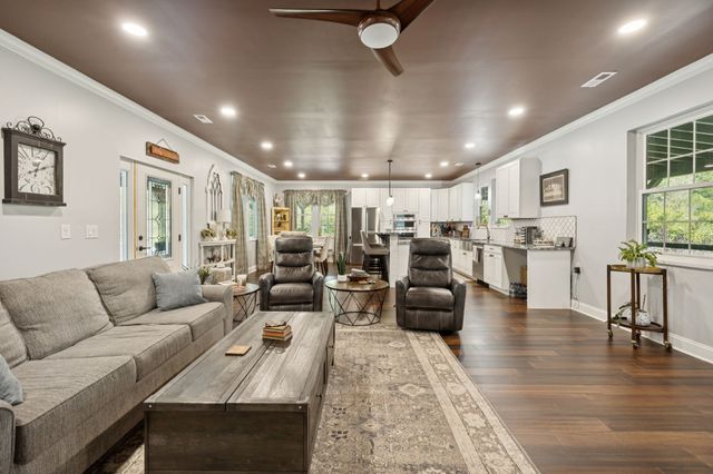 2658 Sycamore Valley Rd, Pleasant Shade, TN 37145