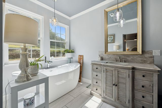 2658 Sycamore Valley Rd, Pleasant Shade, TN 37145