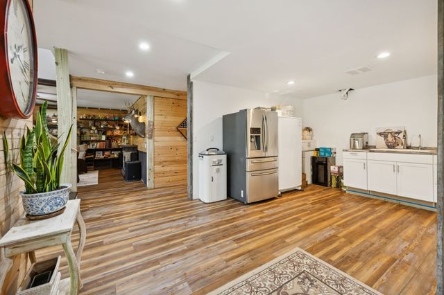 2658 Sycamore Valley Rd, Pleasant Shade, TN 37145