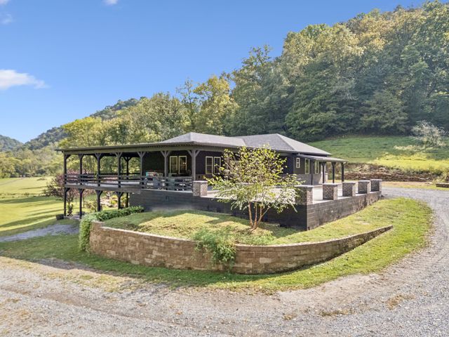 2658 Sycamore Valley Rd, Pleasant Shade, TN 37145