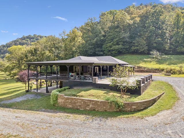 2658 Sycamore Valley Rd, Pleasant Shade, TN 37145