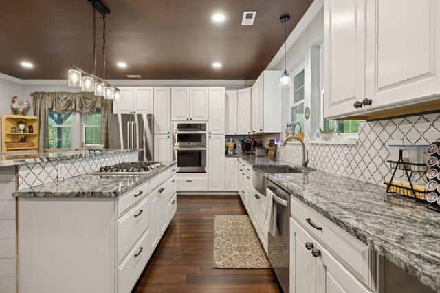 2658 Sycamore Valley Rd, Pleasant Shade, TN 37145