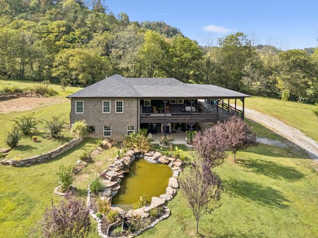 2658 Sycamore Valley Rd, Pleasant Shade, TN 37145