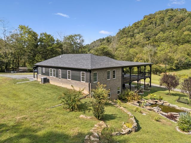 2658 Sycamore Valley Rd, Pleasant Shade, TN 37145