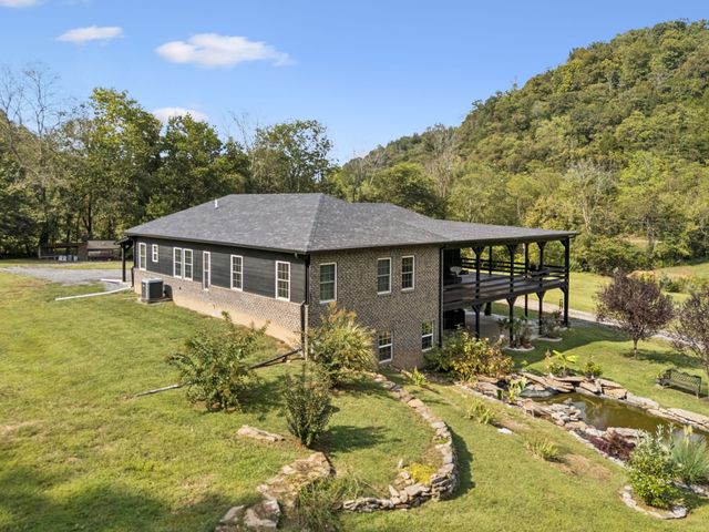 2658 Sycamore Valley Rd, Pleasant Shade, TN 37145