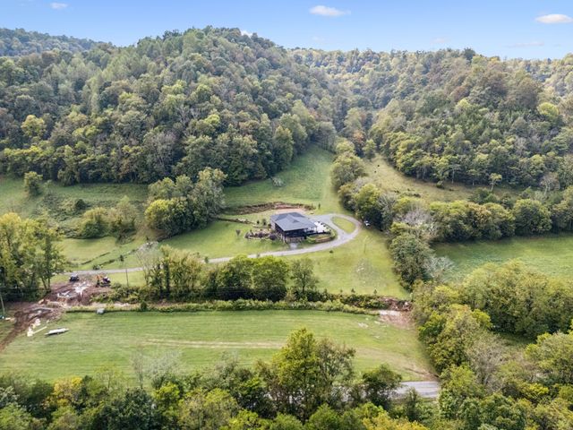 2658 Sycamore Valley Rd, Pleasant Shade, TN 37145