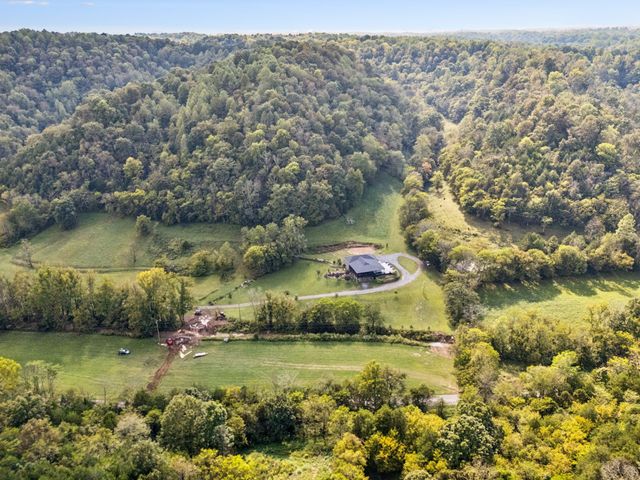 2658 Sycamore Valley Rd, Pleasant Shade, TN 37145