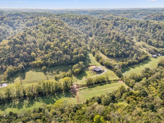 2658 Sycamore Valley Rd, Pleasant Shade, TN 37145