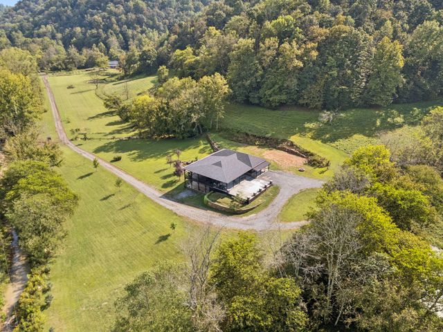 2658 Sycamore Valley Rd, Pleasant Shade, TN 37145