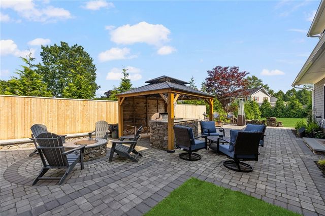 3 Oak Street, Middletown, RI 02842