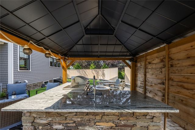 3 Oak Street, Middletown, RI 02842