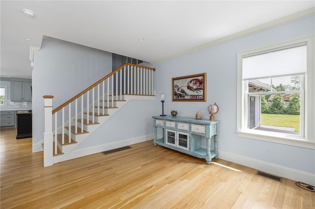 3 Oak Street, Middletown, RI 02842