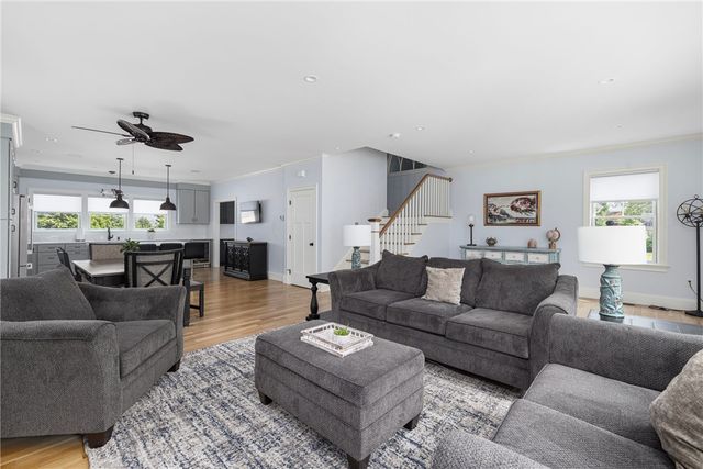 3 Oak Street, Middletown, RI 02842