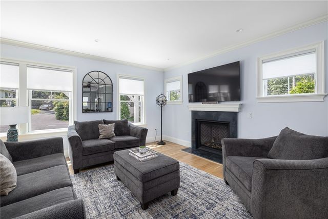 3 Oak Street, Middletown, RI 02842
