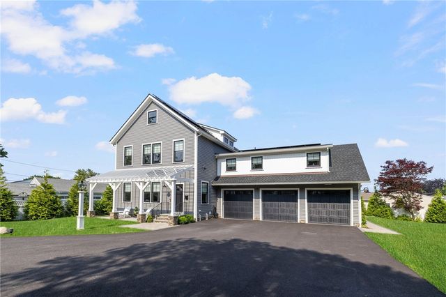 3 Oak Street, Middletown, RI 02842