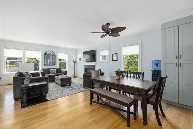 3 Oak Street, Middletown, RI 02842