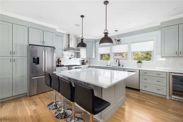 3 Oak Street, Middletown, RI 02842