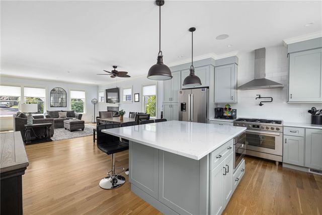 3 Oak Street, Middletown, RI 02842