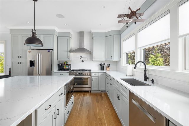 3 Oak Street, Middletown, RI 02842