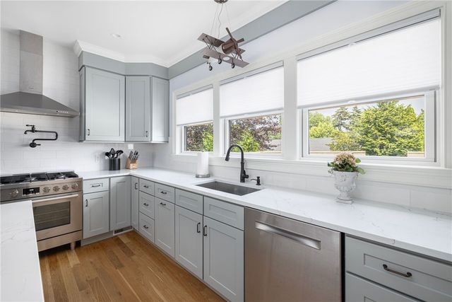 3 Oak Street, Middletown, RI 02842