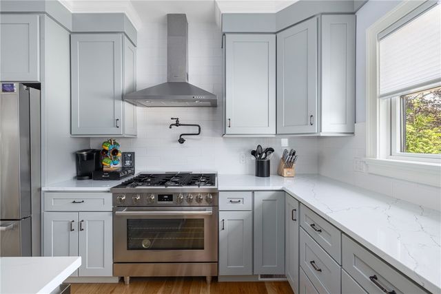 3 Oak Street, Middletown, RI 02842