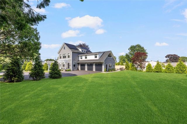 3 Oak Street, Middletown, RI 02842