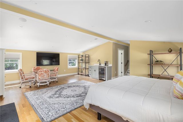 3 Oak Street, Middletown, RI 02842