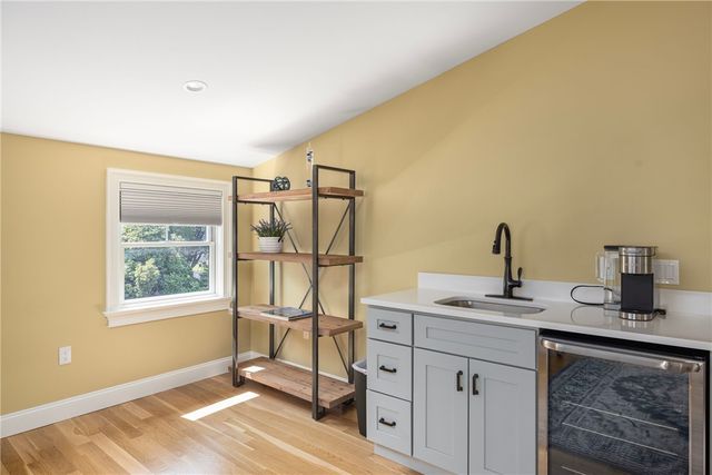 3 Oak Street, Middletown, RI 02842