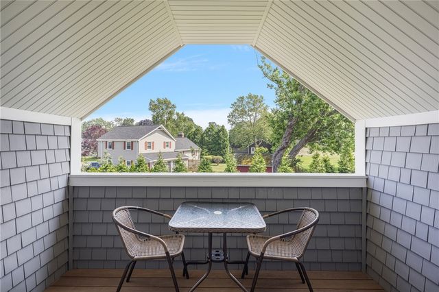3 Oak Street, Middletown, RI 02842