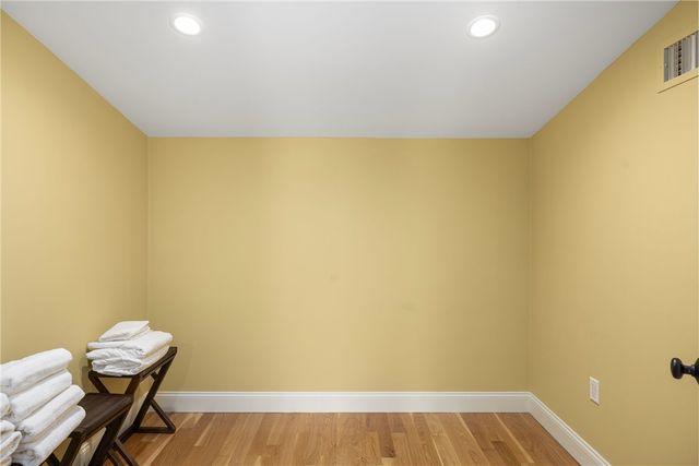 3 Oak Street, Middletown, RI 02842