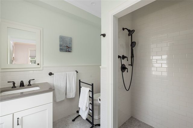 3 Oak Street, Middletown, RI 02842