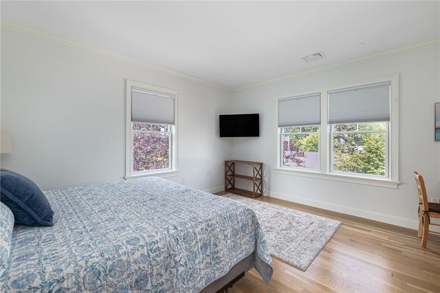 3 Oak Street, Middletown, RI 02842